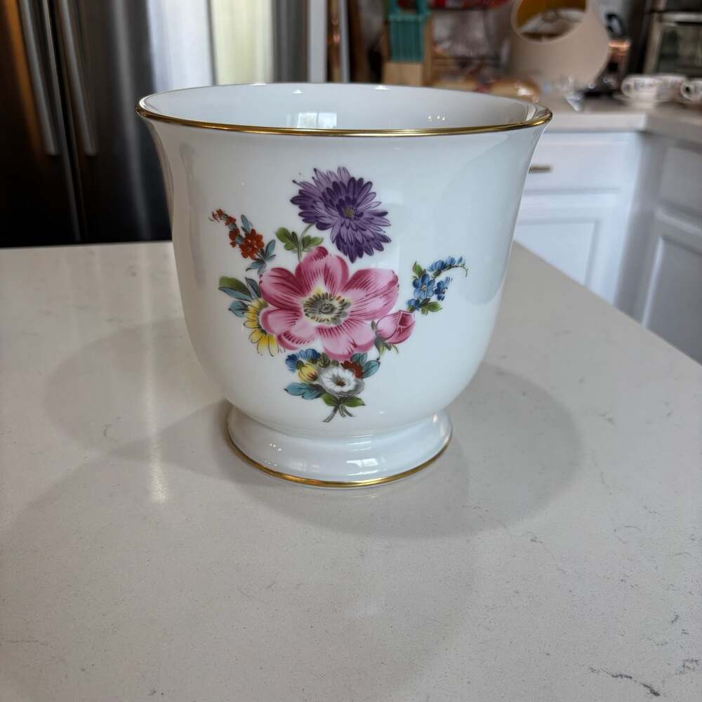 Kaiser West Germany Footed Floral Porcelain Vase Gold Trim 784/3. 7”